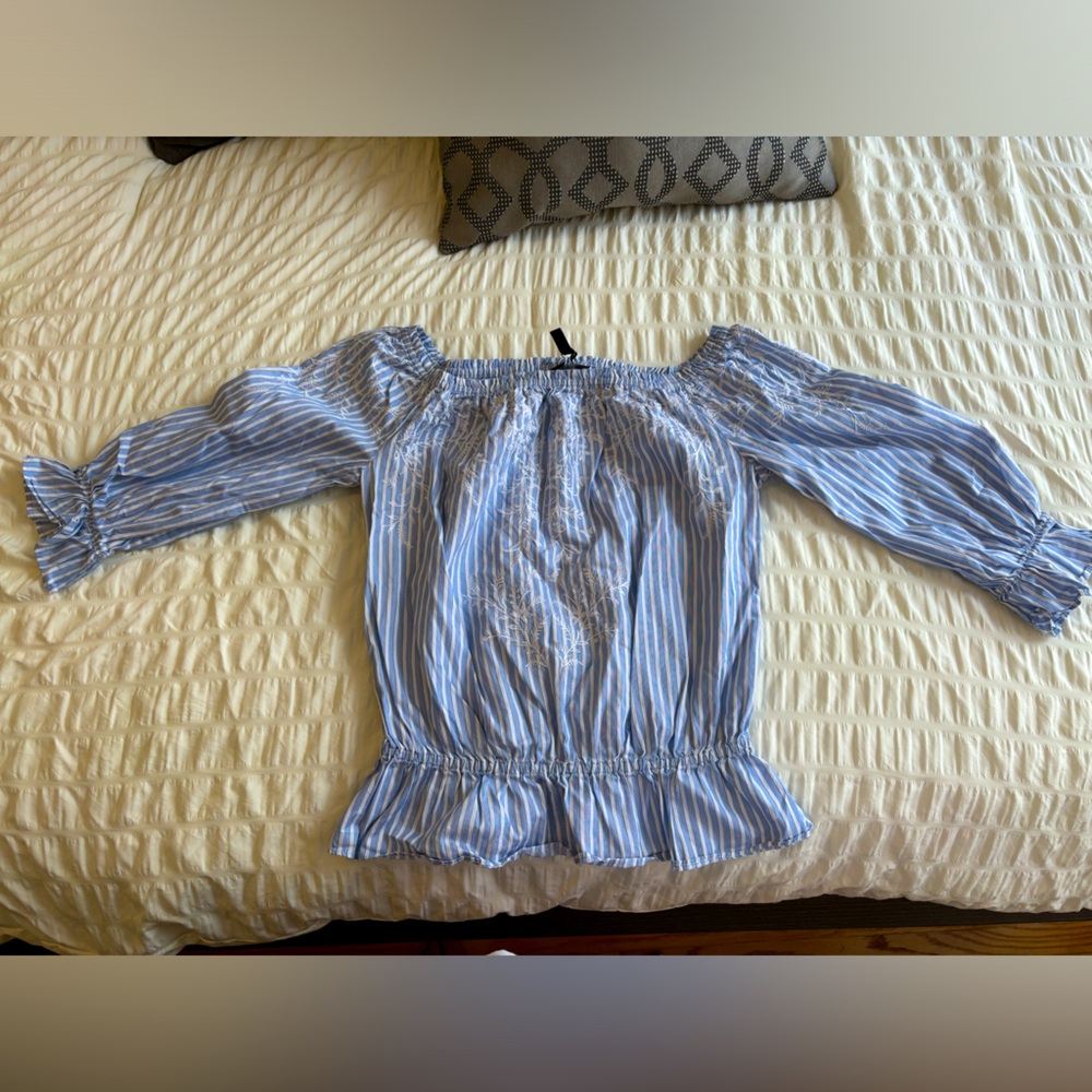 Cute Light Blue & White Blouse | Size: Medium 🩵🤍